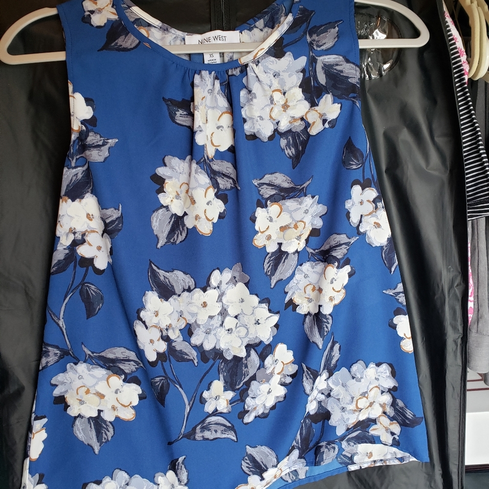 Nine West sleeveless blouse, size XS,  blue floral. Never worn.